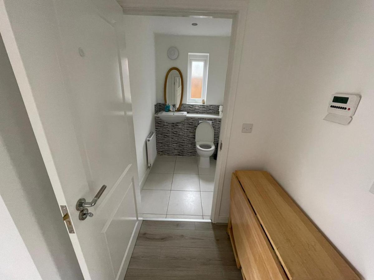 Modern Room With Huge Bed - Walk To City Centre! Manchester Kültér fotó