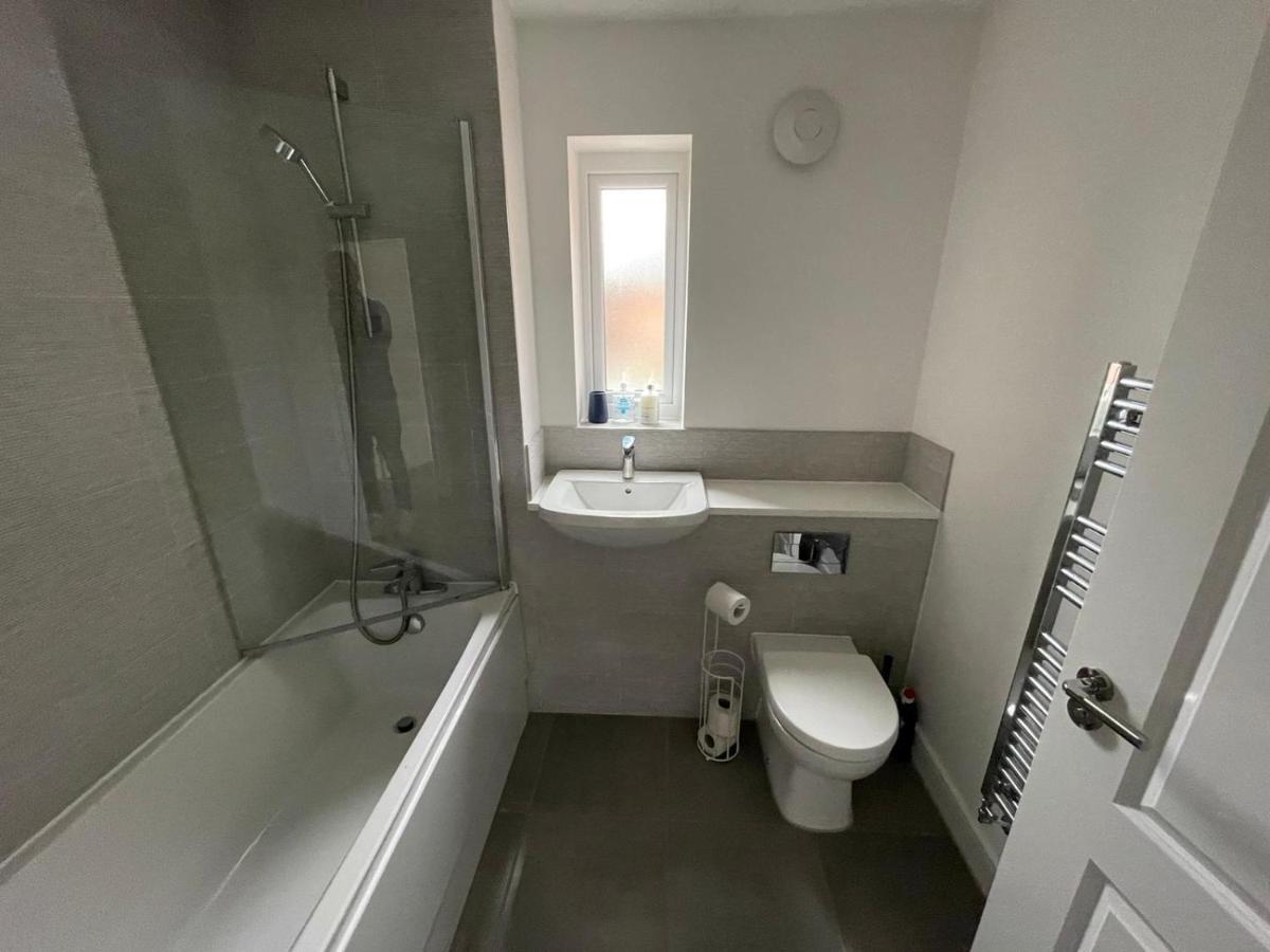 Modern Room With Huge Bed - Walk To City Centre! Manchester Kültér fotó