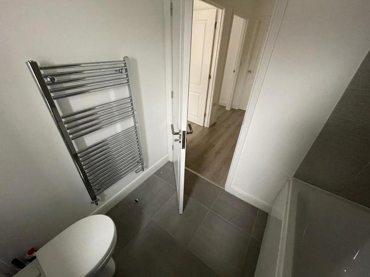Modern Room With Huge Bed - Walk To City Centre! Manchester Kültér fotó