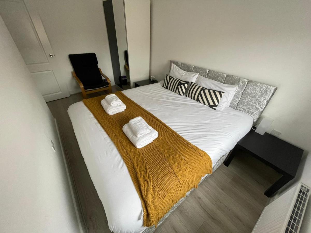 Modern Room With Huge Bed - Walk To City Centre! Manchester Kültér fotó